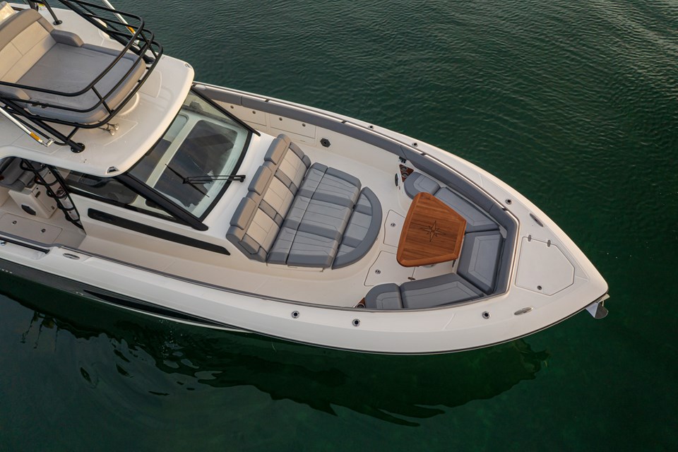 Boston Whaler introduces new 420 Outrage Anniversary Edition