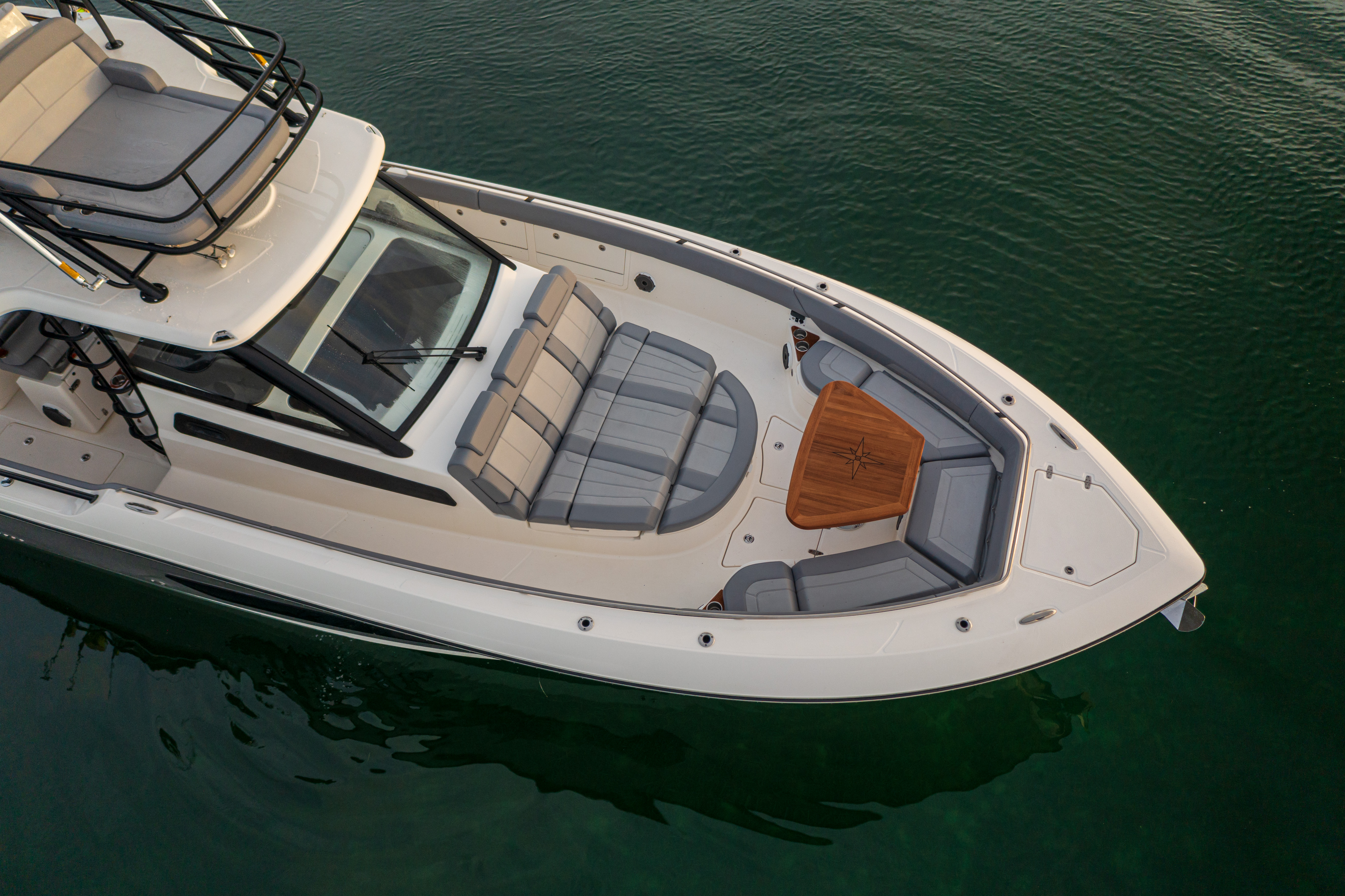Boston Whaler introduces new 420 Outrage Anniversary Edition